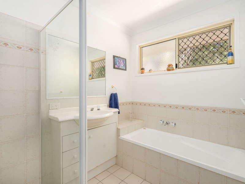 82 Allenby Crescent, Windaroo QLD 4207