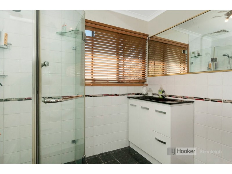 8 Emerald Street, Marsden QLD 4132