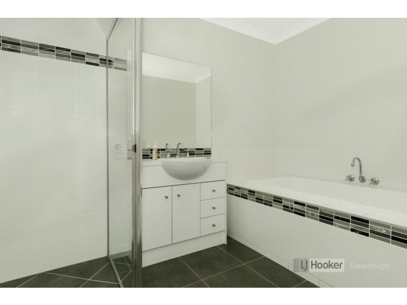 21A Oakvale Avenue, Holmview QLD 4207