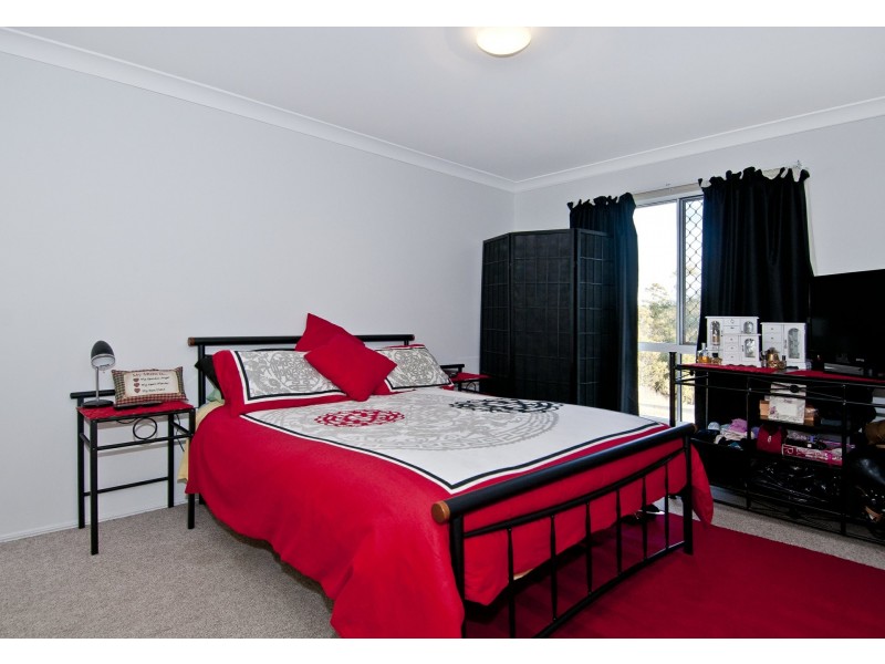 11 Kummara Road, Edens Landing QLD 4207