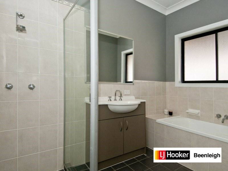 2 Kenilworth Crescent, Waterford QLD 4133