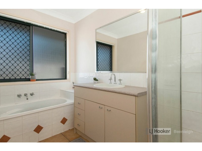 12 Mountain View Crescent, Mount Warren Park QLD 4207