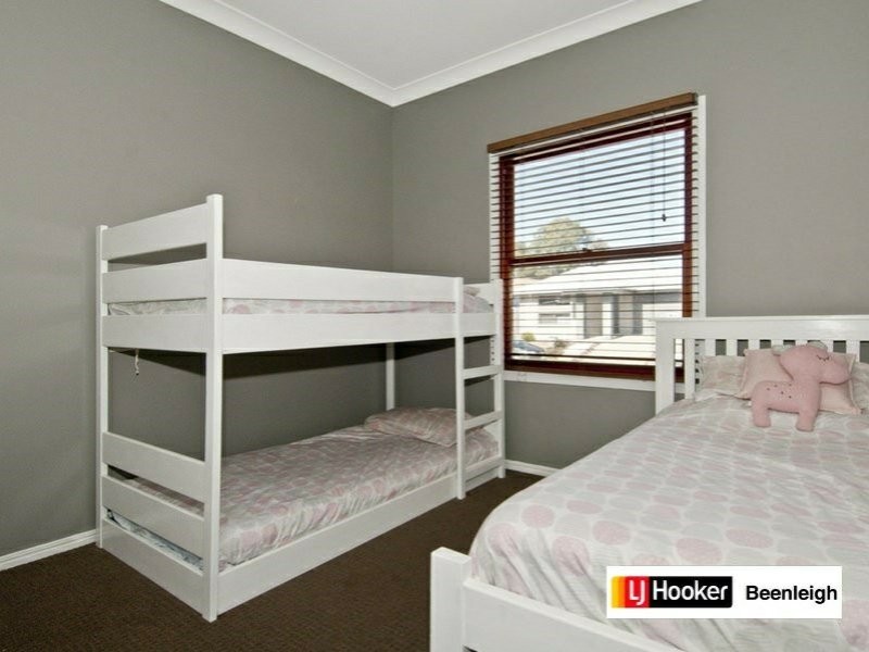 2 Kenilworth Crescent, Waterford QLD 4133