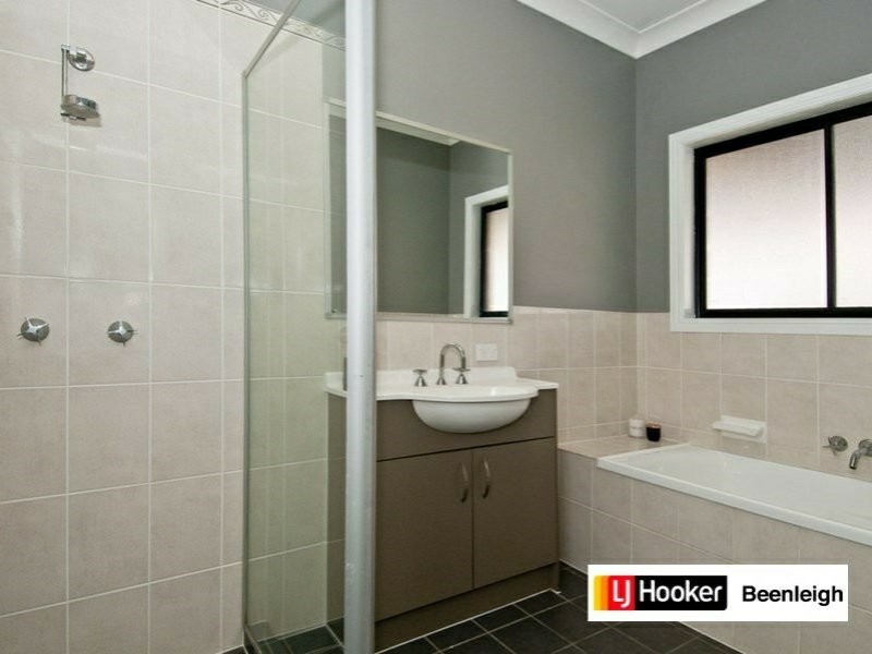 2 Kenilworth Crescent, Waterford QLD 4133