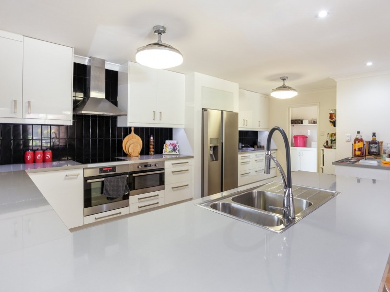 17 Laura Anne Drive, Windaroo QLD 4207