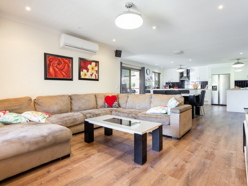 17 Laura Anne Drive, Windaroo QLD 4207