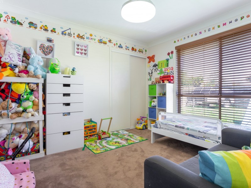 17 Laura Anne Drive, Windaroo QLD 4207