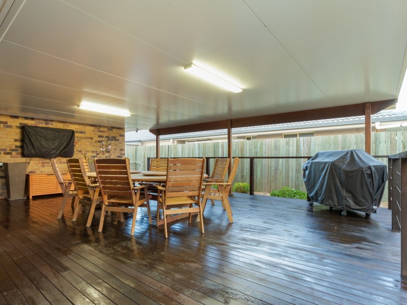 17 Laura Anne Drive, Windaroo QLD 4207
