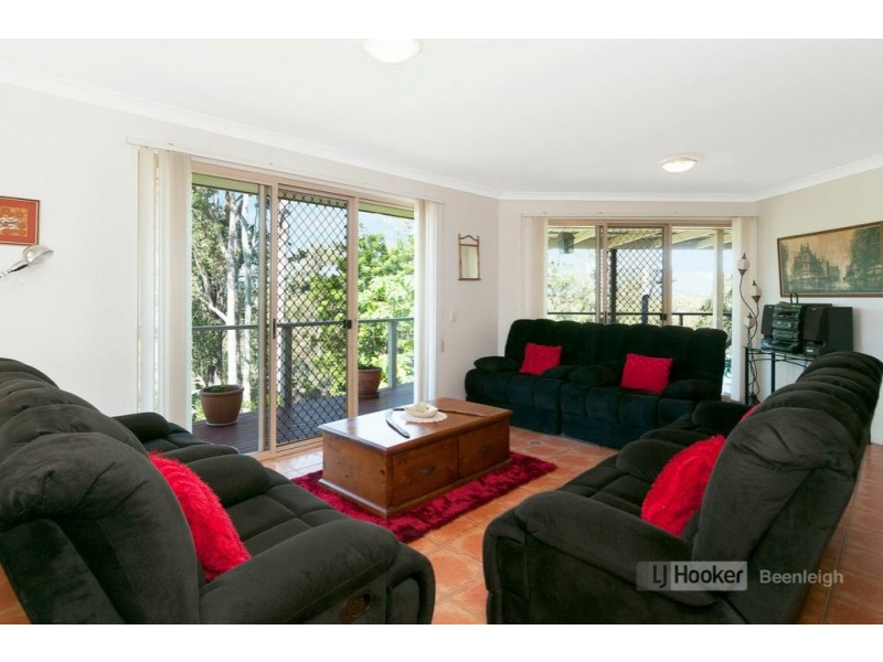 22-24 Hillview Crescent, Bahrs Scrub QLD 4207