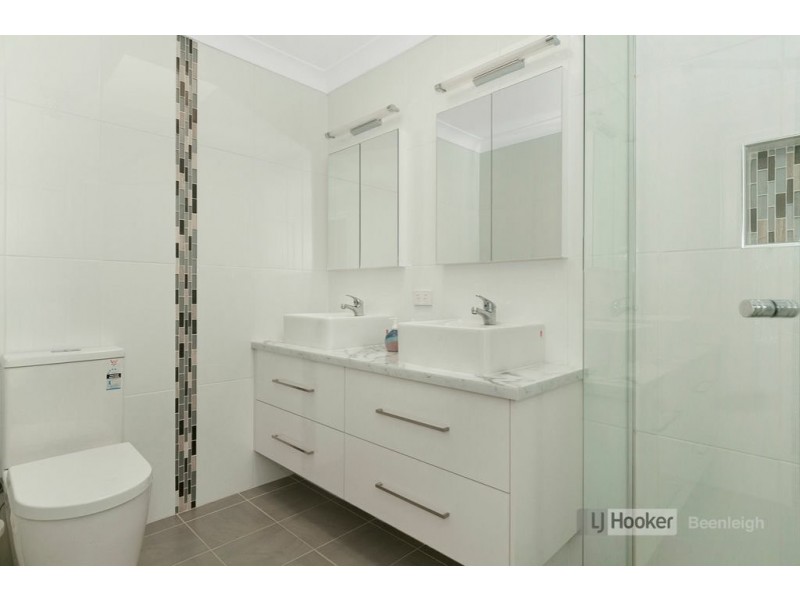 22-24 Hillview Crescent, Bahrs Scrub QLD 4207