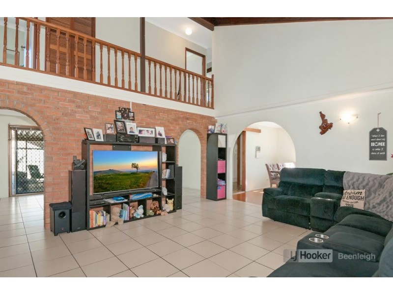 14 Rochester Drive, Mount Warren Park QLD 4207