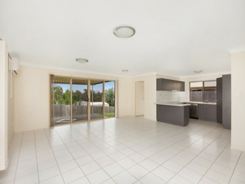 71 Woodlands Boulevard, Waterford QLD 4133