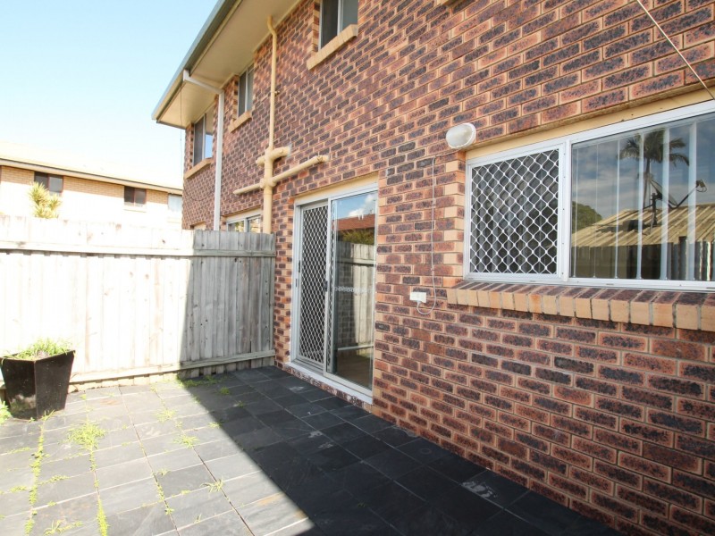 5/2 Cowper Avenue, Eagleby QLD 4207