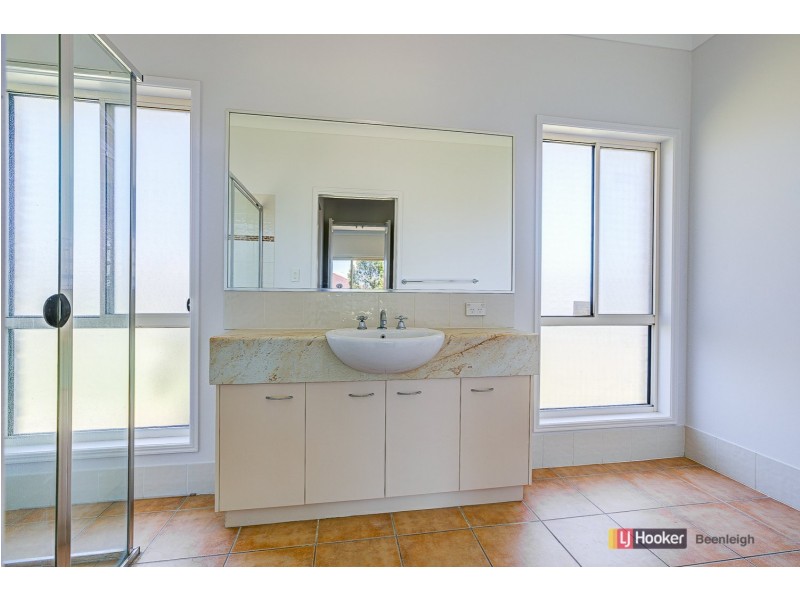 8 Bella Vista Circuit, Edens Landing QLD 4207