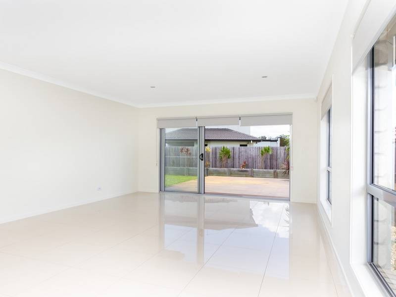 7 Ravensbourne Court, Waterford QLD 4133