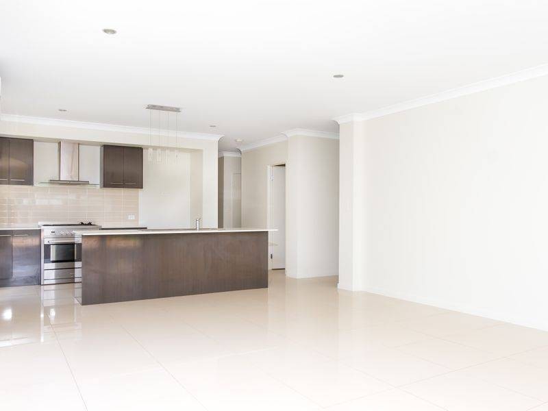 7 Ravensbourne Court, Waterford QLD 4133