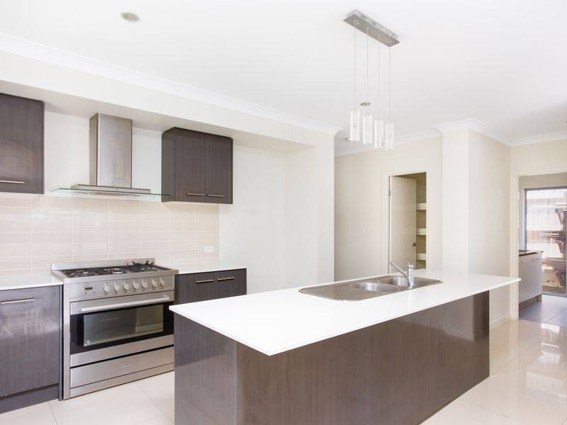 7 Ravensbourne Court, Waterford QLD 4133