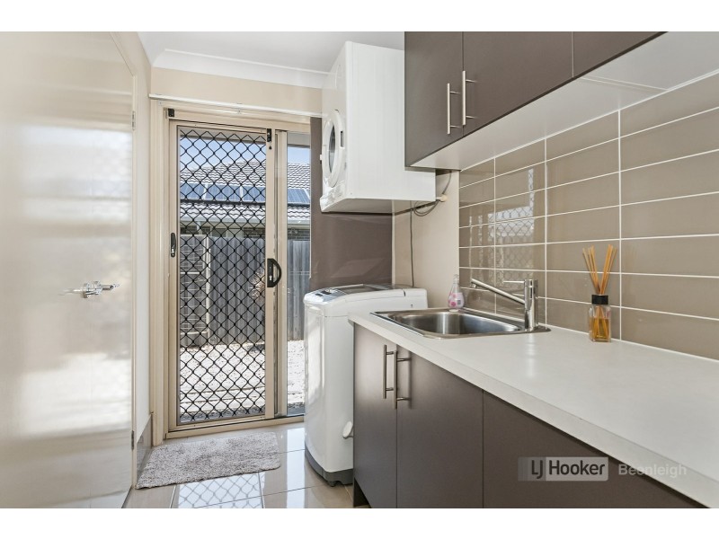 60 Sanctuary Parkway, Waterford QLD 4133