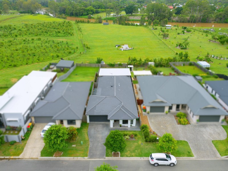 18 South Quarter Drive, Loganlea QLD 4131