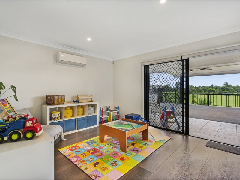 18 South Quarter Drive, Loganlea QLD 4131