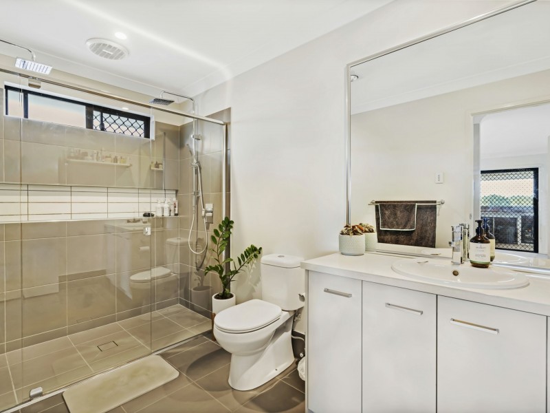18 South Quarter Drive, Loganlea QLD 4131