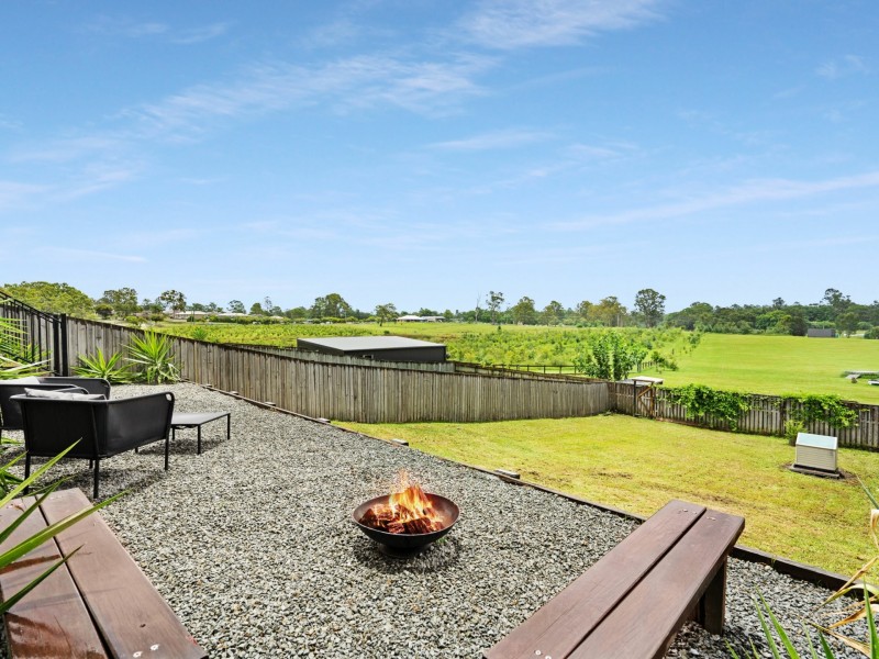 18 South Quarter Drive, Loganlea QLD 4131