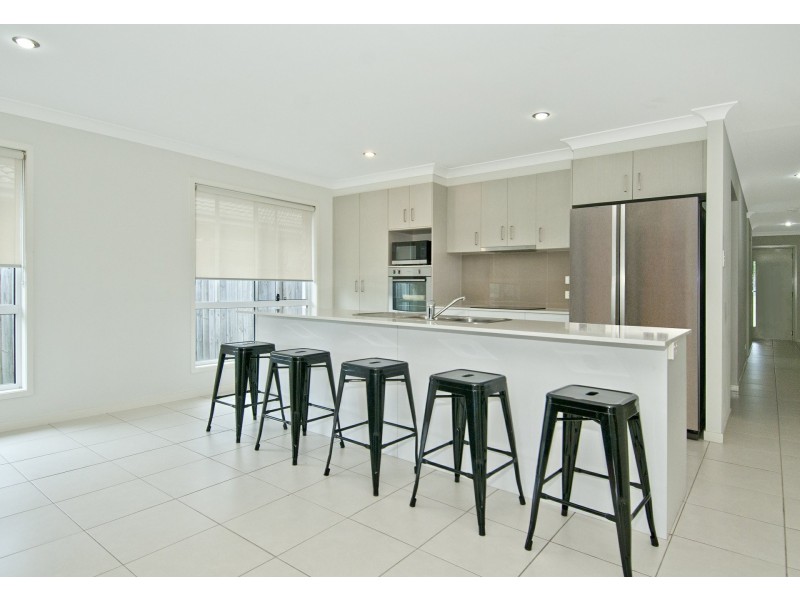 50 Ravensbourne Circuit, Waterford QLD 4133