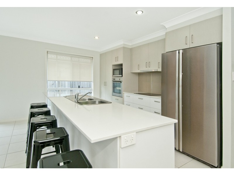 50 Ravensbourne Circuit, Waterford QLD 4133
