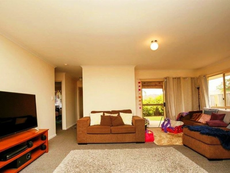 8 Dowling Cres, Eagleby QLD 4207