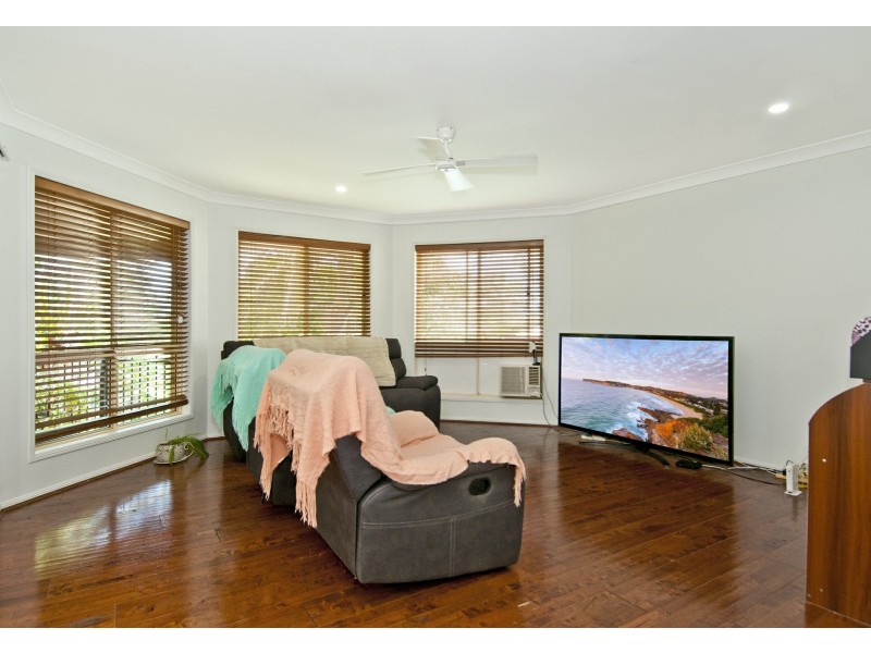 5 Costigan Terrace, Edens Landing QLD 4207