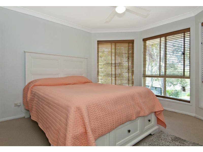 5 Costigan Terrace, Edens Landing QLD 4207