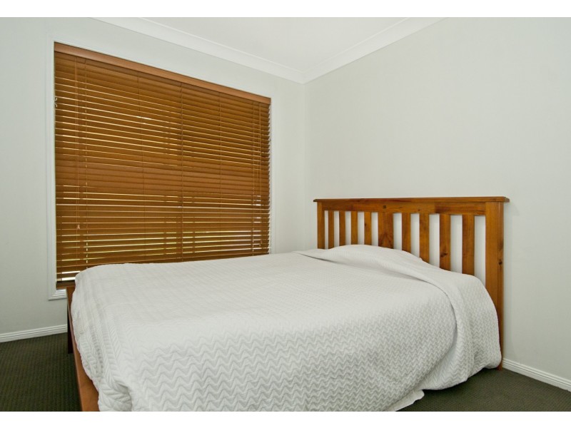 5 Costigan Terrace, Edens Landing QLD 4207