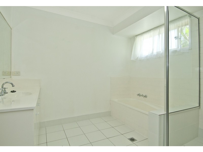 5 Costigan Terrace, Edens Landing QLD 4207