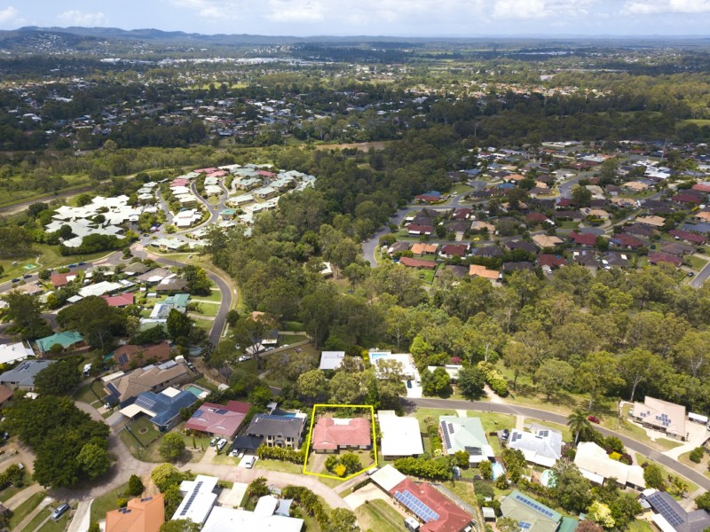 5 Costigan Terrace, Edens Landing QLD 4207