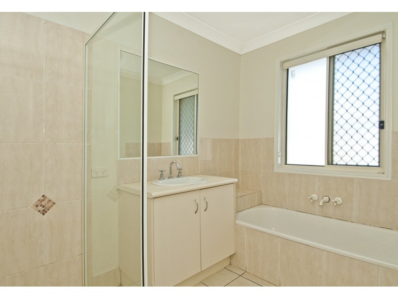 7 Kings Row, Edens Landing QLD 4207