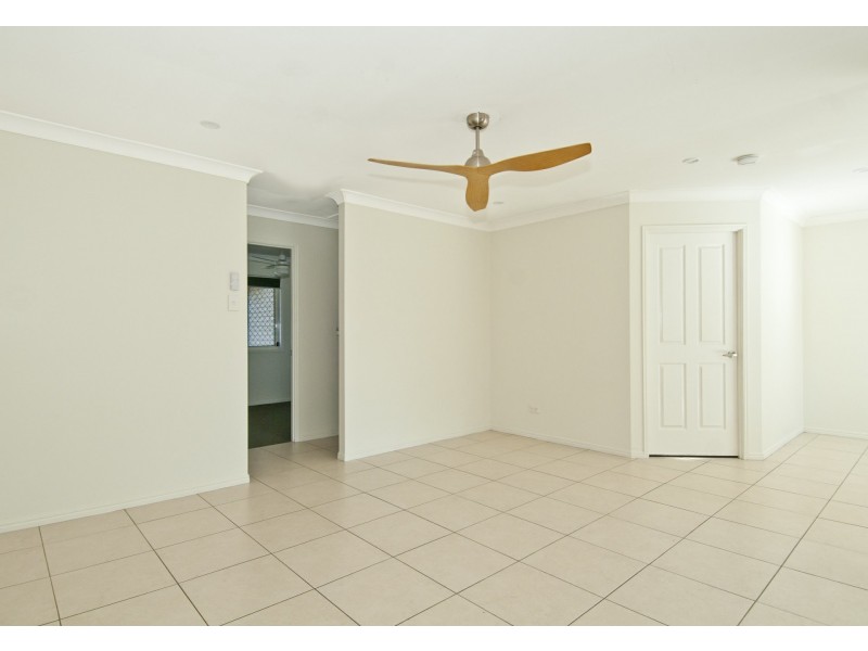 7 Kings Row, Edens Landing QLD 4207