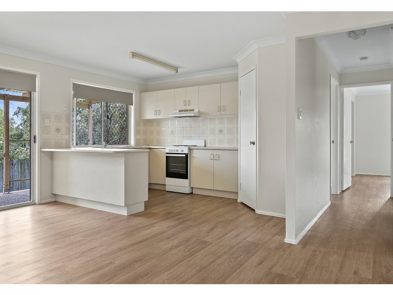 4 Brooke Close, Edens Landing QLD 4207