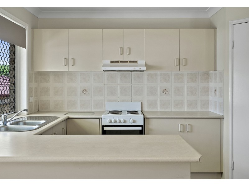 4 Brooke Close, Edens Landing QLD 4207