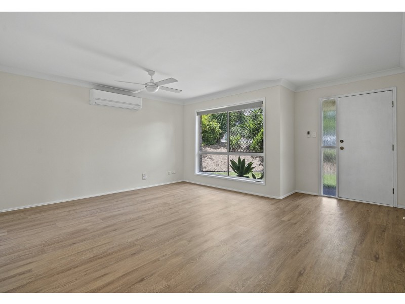 4 Brooke Close, Edens Landing QLD 4207