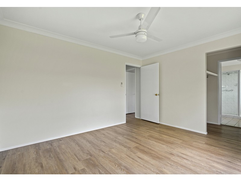 4 Brooke Close, Edens Landing QLD 4207