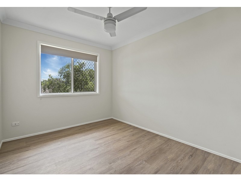 4 Brooke Close, Edens Landing QLD 4207