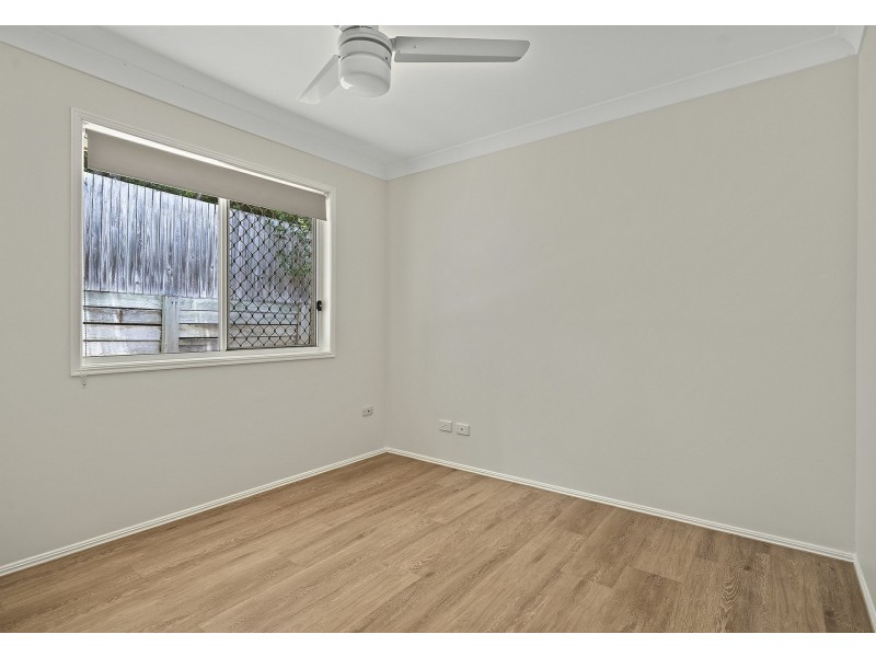 4 Brooke Close, Edens Landing QLD 4207