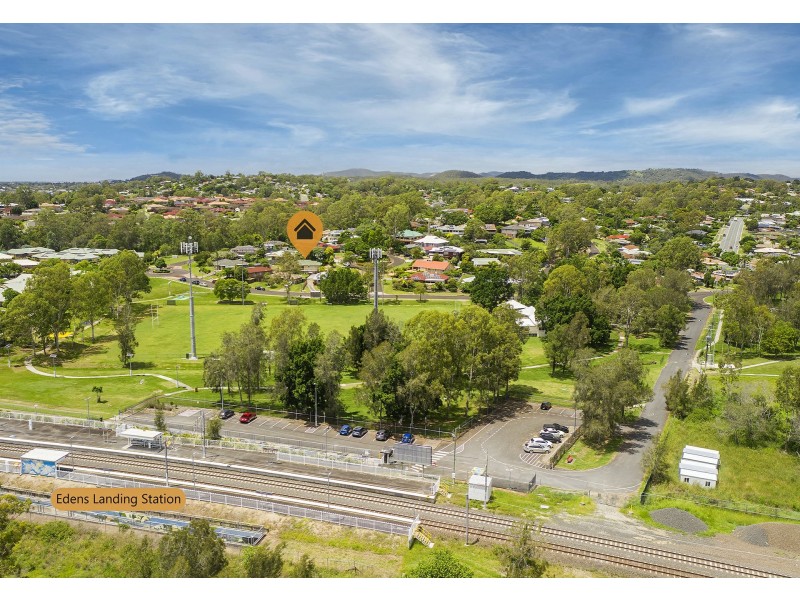 4 Brooke Close, Edens Landing QLD 4207