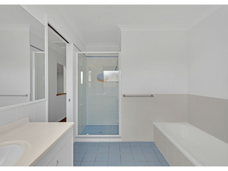41 Lucy Drive, Edens Landing QLD 4207