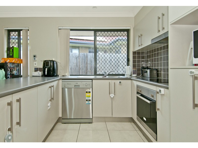 8 Barrington Cct, Waterford QLD 4133