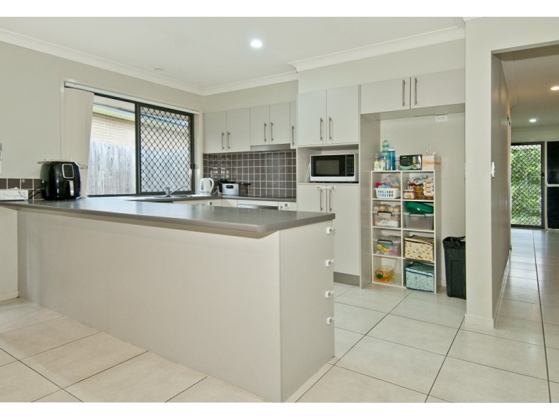 8 Barrington Cct, Waterford QLD 4133