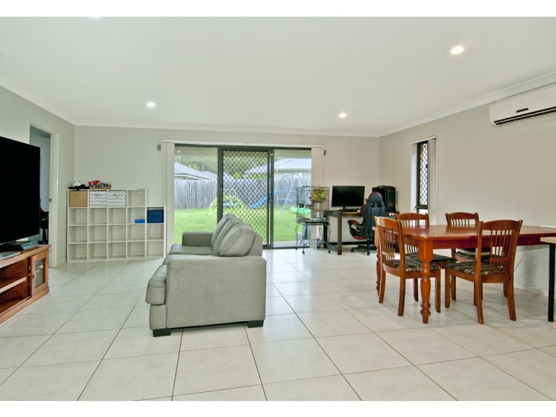 8 Barrington Cct, Waterford QLD 4133