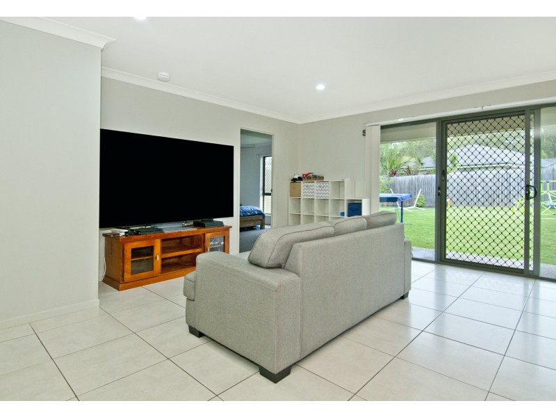 8 Barrington Cct, Waterford QLD 4133