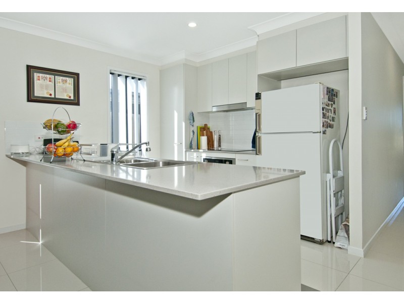 92 Pepper Tree, Holmview QLD 4207