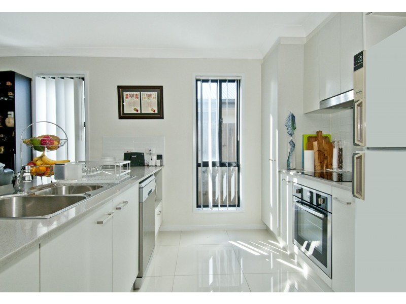 92 Pepper Tree, Holmview QLD 4207